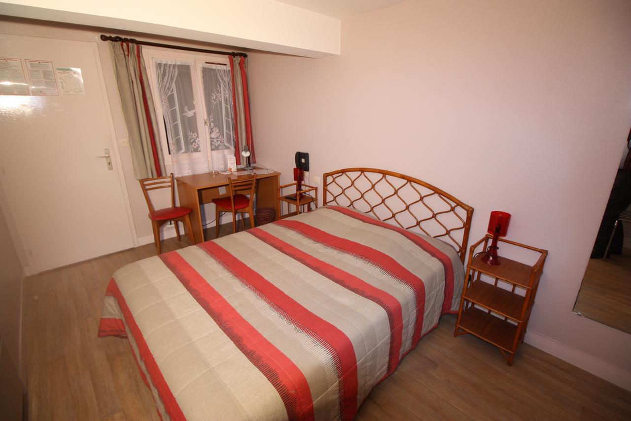 Hotel Les Deux Sapins Cailly-sur-Eure Kamer foto