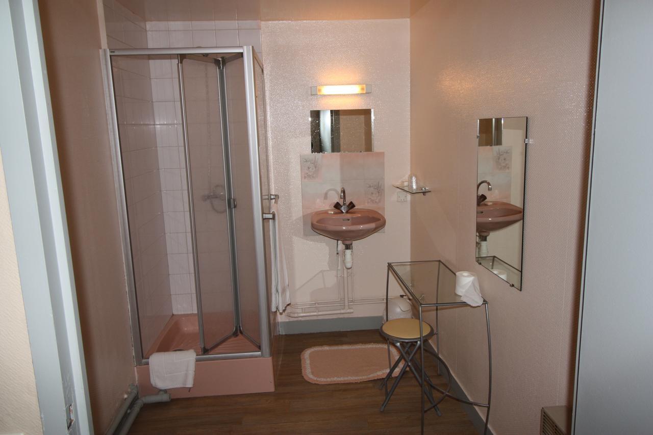 Hotel Les Deux Sapins Cailly-sur-Eure Kamer foto