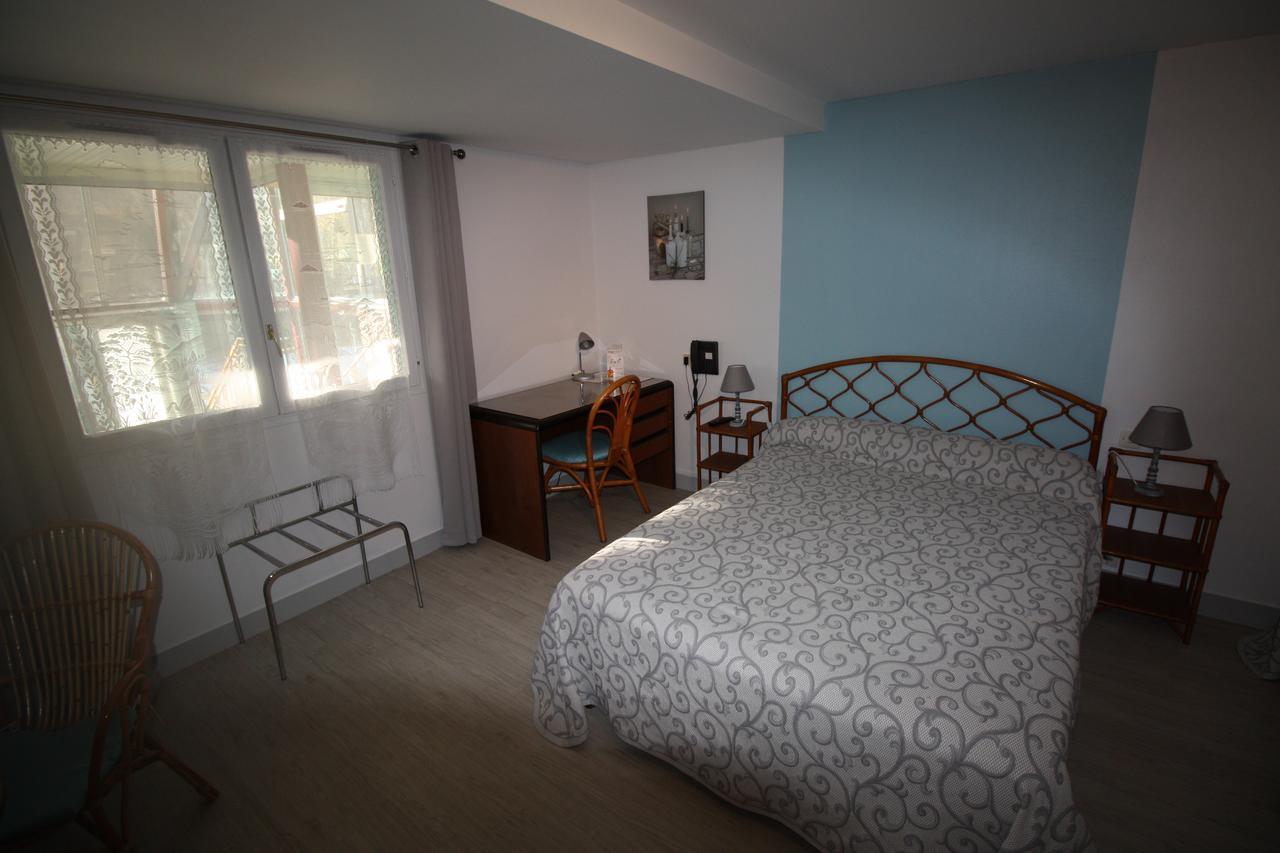 Hotel Les Deux Sapins Cailly-sur-Eure Buitenkant foto