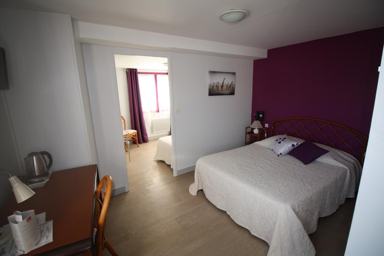 Hotel Les Deux Sapins Cailly-sur-Eure Buitenkant foto